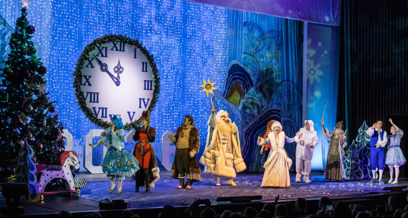 Липецкие школьники помогли сказочным героям в "Новогоднем зазеркалье"