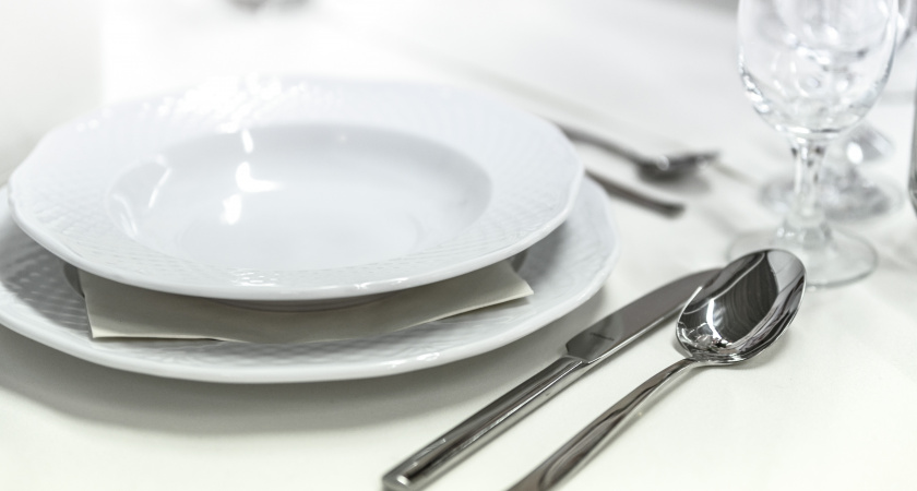 Чтобы сервиз засиял, как новый: простые средства, которые уже есть на кухне 