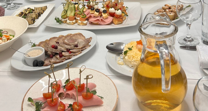 Новогодние приметы за праздничным столом: как привлечь удачу, любовь и достаток в 2026 году