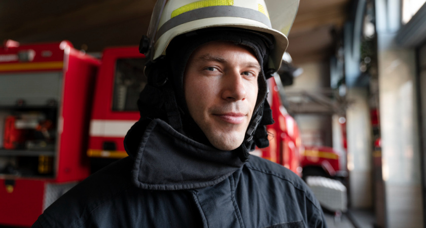 Генерал-майор Разумнов наградил героев МЧС региона