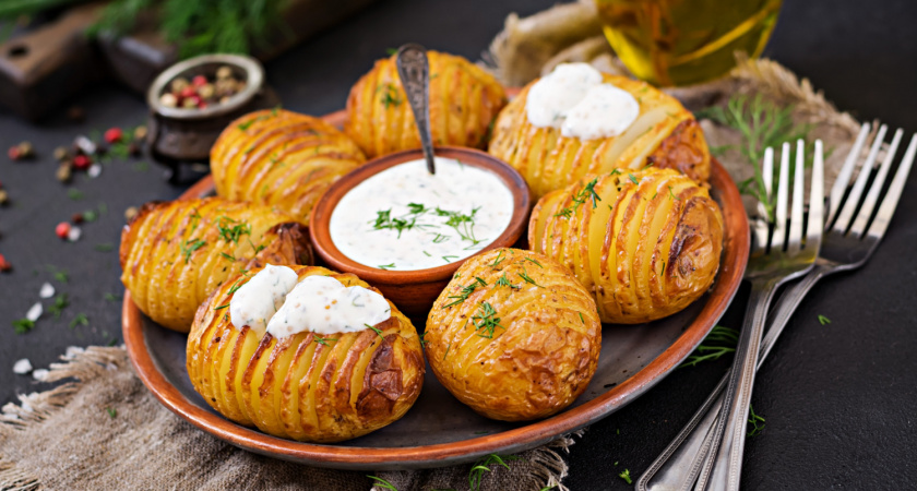 Обычная картошка - а вкус такой, что все удивляются: одна хитрость перед духовкой