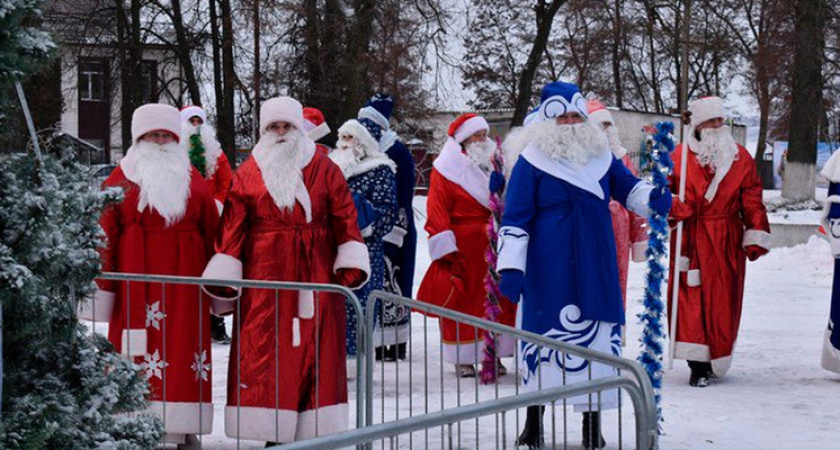 В Долгоруковском округе Дед Мороз подарил маленьким жителям сказку