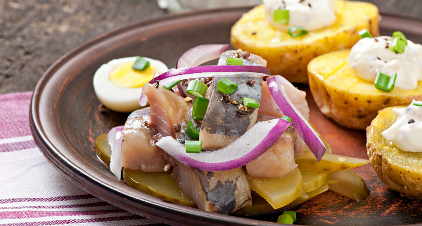 Забудьте про батон и тесто: «Русская» закуска — эффектная и сытная альтернатива для праздничного стола