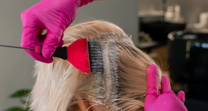 Куркума вместо химкраски: как справиться с сединой и сделать волосы блестящими