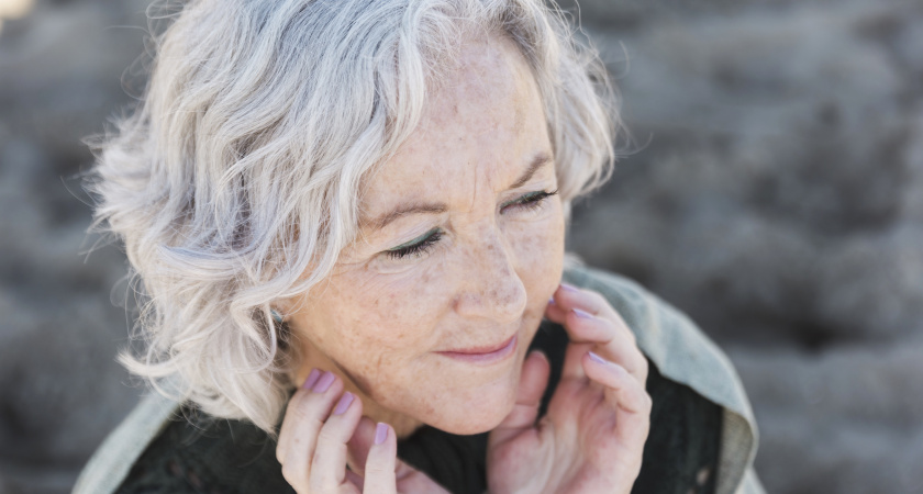 Седые волосы после 50 — не помеха: мои 3 правила окрашивания для свежего и молодого образа