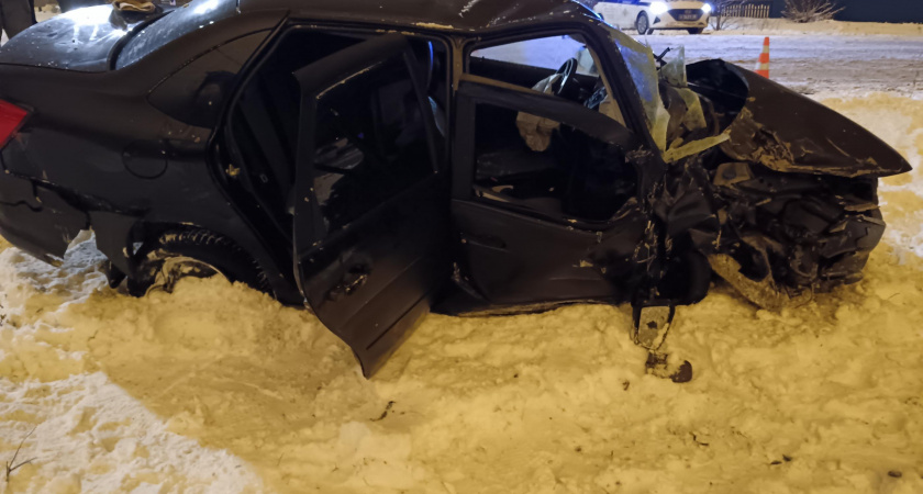 В Усмани перевернулась «Гранта» с двумя молодыми людьми