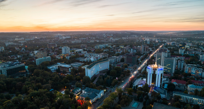 Его выбирают вместо столиц: здесь вас ждут горы, чистейший воздух, вкуснейшая еда и нормальные цены