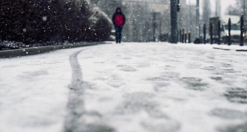 Размазала ваткой по подошве - и теперь не падаю даже на ледяном спуске: одного раза хватает на весь сезон