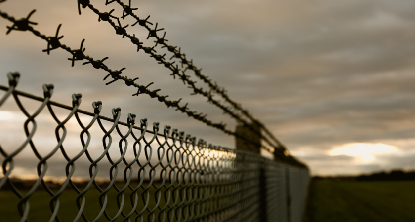 Сотрудник колонии в Ельце попался на взятках от заключенного