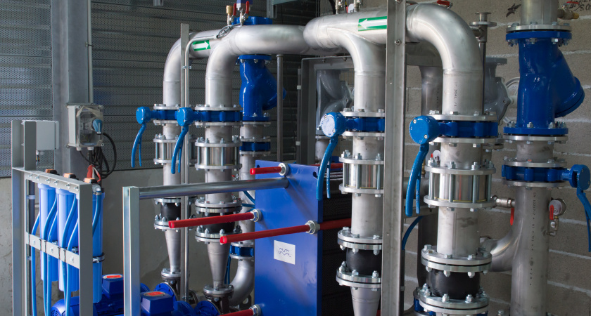 Порыв теплотрассы затопил улицы Аэродромную и Бескрайнюю в Липецке