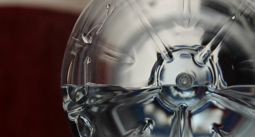 Надеваю бутылку на руку и горжусь находчивостью: дома смеются, а результат — поражает