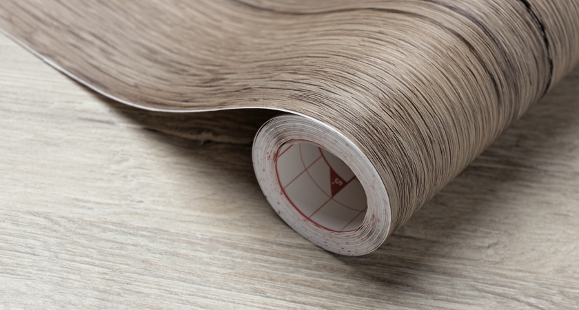 Забытая альтернатива: этот материал на 3-4 градуса теплее ламината и не боится кривого пола