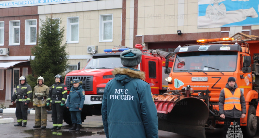 Возгорание в Елецкой промзоне локализовали после падения БПЛА