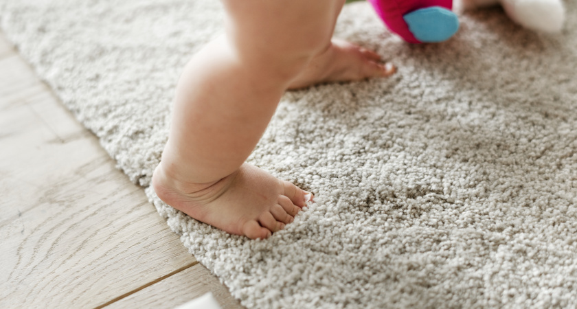 Соседка научила меня трюку с таблеткой для посудомойки - теперь мой ковер выглядит как после химчистки