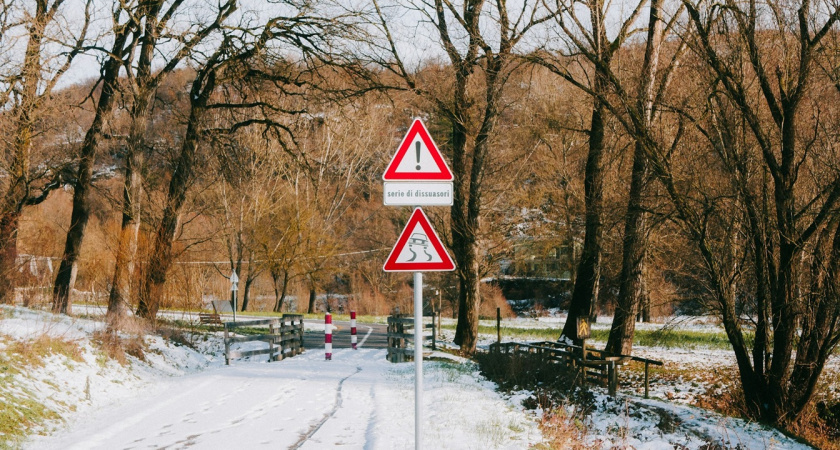 Липецких водителей предупредили о ледяном дожде и гололеде