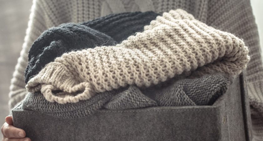 Вещи быстро теряют форму: 5 ошибок в уходе, которые вы, скорее всего, совершаете