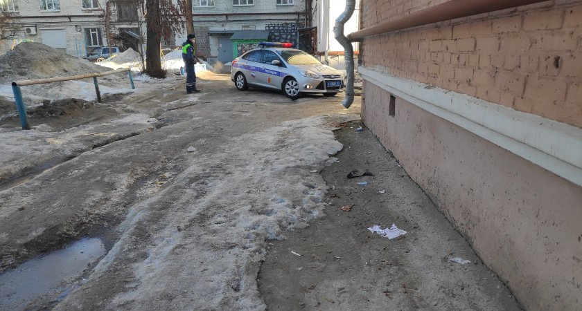 Инспектор ГАИ остановил на дороге без нарушения: имеет ли он право проверить у водителя документы