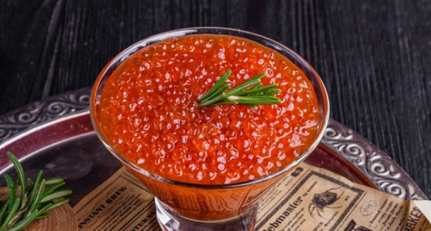 Взяла красную икру за 199 рублей в "Светофоре" к празднику: честный отзыв — внешний вид, вкус, запах и стоит ли ее брать