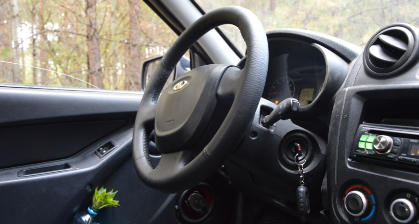 Вас останавливает инспектор ГАИ на гражданской машине: что говорит закон и как правильно действовать