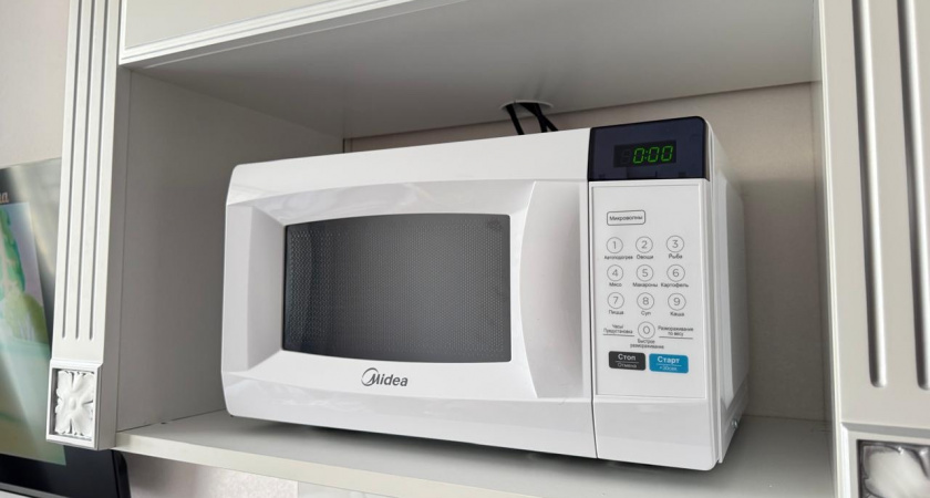 Как быстро отмыть микроволновку за 10 минут без лишних хлопот – понадобятся 3 простых ингредиента