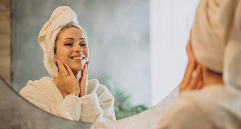 Не обязательно идти к косметологу: 6 способов подтянуть кожу лица домашними методами