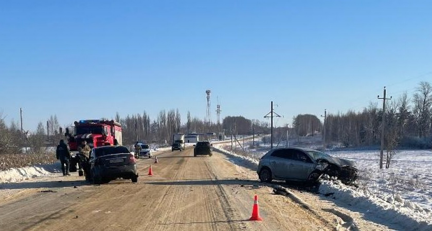 Три человека пострадали в жестком столкновении на трассе под Данковом