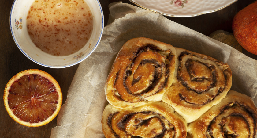 Пряный апельсин в тесте: рецепт невероятно мягких зимних булочек, которые пахнут праздником