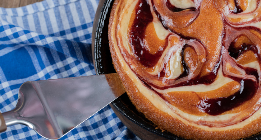 Гениальный пирог из варенья: никакой раскатки теста, а результат покоряет с первого кусочка