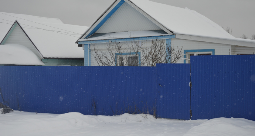 Утеплили полы снегом за пару часов: теперь даже в -30 в доме тепло