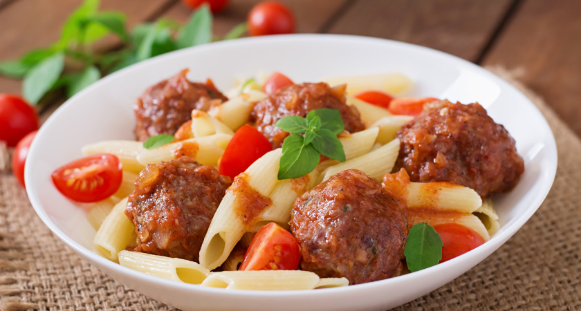 Фрикадельки в сметанной подливе: мой беспроигрышный вариант ужина с любым гарниром