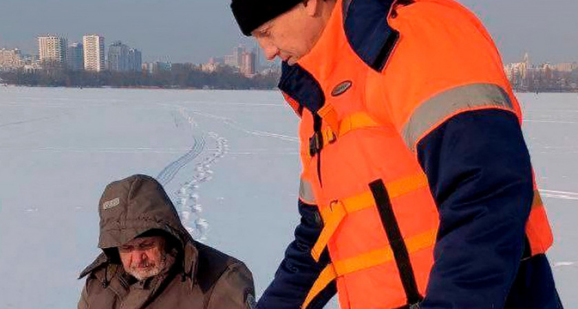 Спасатели Липецкой области напоминают о безопасности на льду для рыбаков