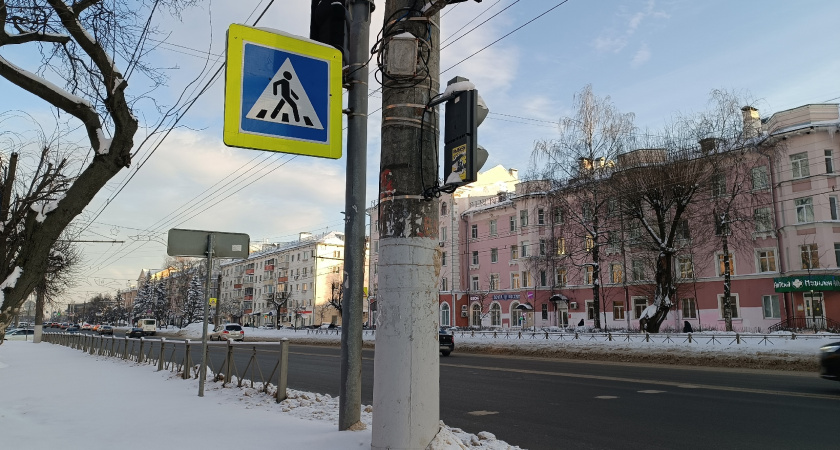 Шаг на «зебру» больше не работает: когда водитель должен уступить пешеходу и вот, что ответить инспектору ГАИ