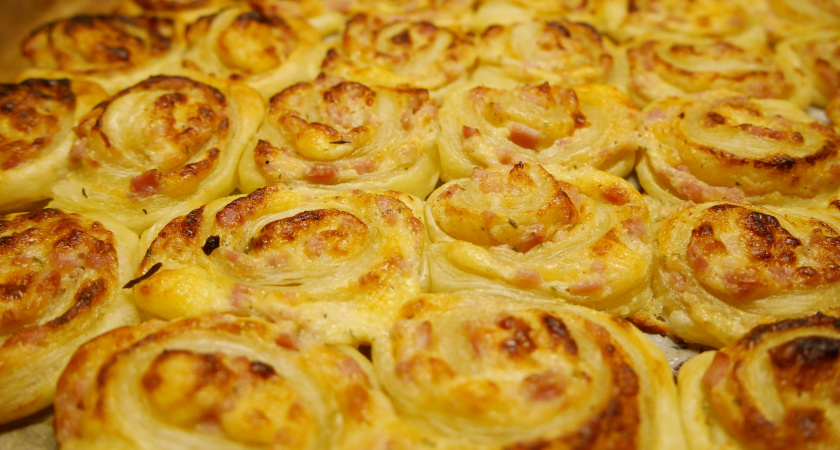 Открыла для себя идеальную выпечку для неопытных: улитки с картошкой из магазинного теста