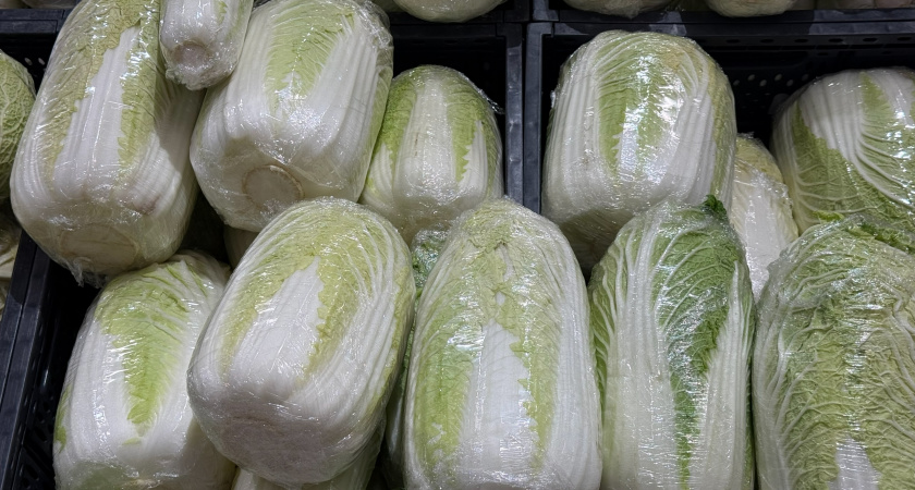 Берем "пекинку" и еще 4 ингредиента - за 15 минут получаем вкуснейший салат: идеален на любой праздник и без варки