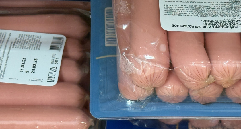 Невкусно и вредно для здоровья: в Роскачестве перечислили ингредиенты, которых не должно быть в составе сосисок