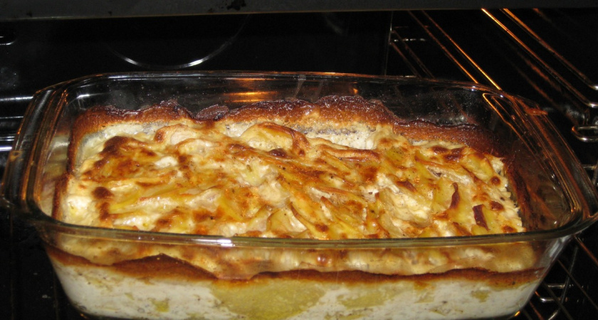 Лью молоко в картошку — и сразу в духовку: французская запеканка буланжер с божественным вкусом