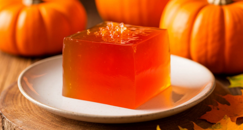 Простой десерт из тыквы и сгущёнки: готовится легко, получается лучше магазинного желе