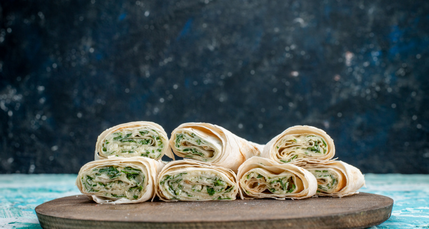 Забытый лайфхак: лаваш, яйца, сыр и через 20 минут на столе — хрустящий рулет, напоминающий лучшие блинчики