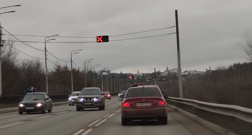 Остановка на мосту по требованию ДПС: что делать, если инспектор поднял жезл