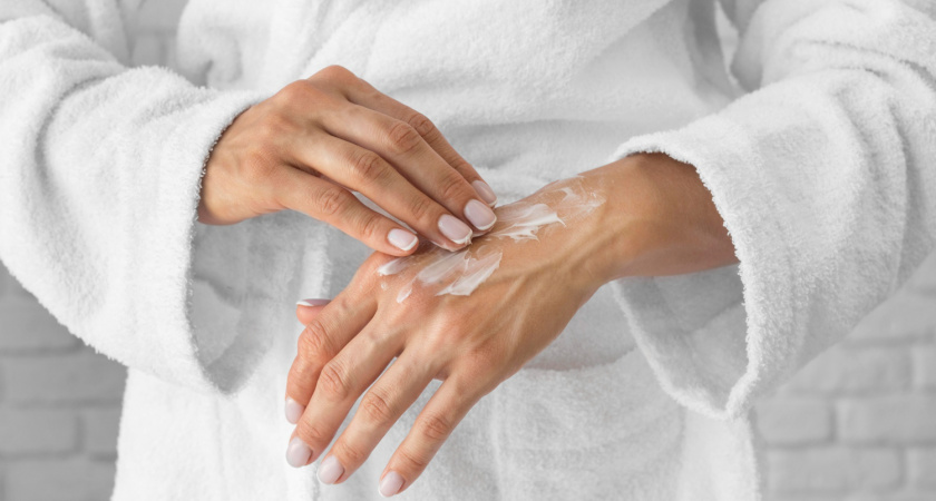 Просыпаюсь с мягкими руками: простой трюк на ночь, перед которым не устоит ни один крем