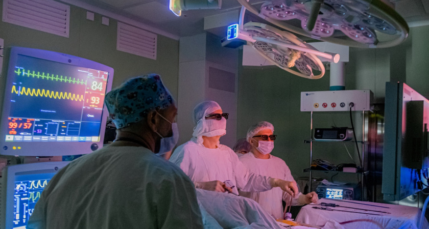 Онкологи сохранили голос пациентке с крупной опухолью щитовидки