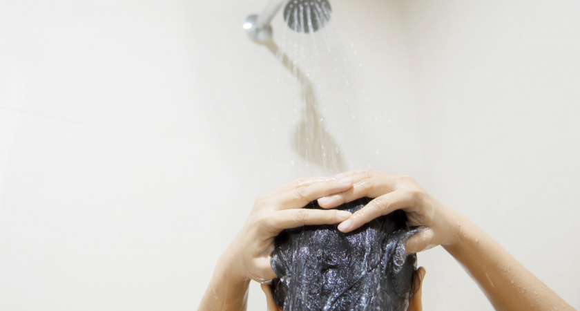 Как часто мыть голову на самом деле: дерматолог дал точный ответ – что подходит именно вам