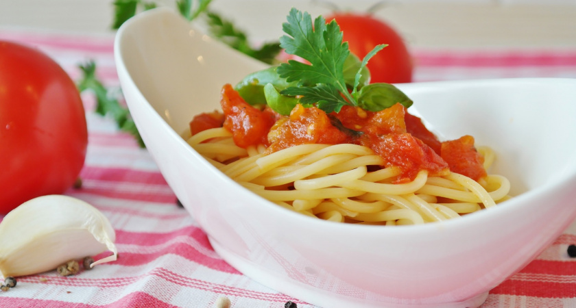 Эти 5 продуктов «высасывают» молодость и старят женщину изнутри: пора вычеркнуть из рациона навсегда