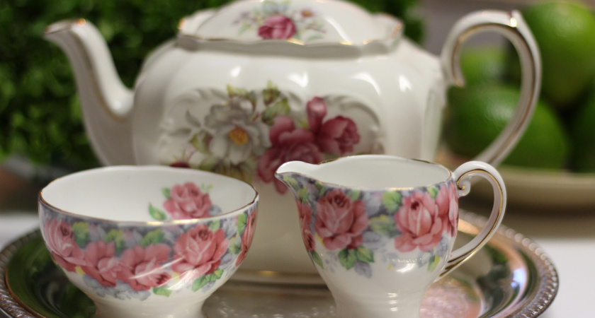 Есть в каждой квартире: почему посуда из бабушкиных шкафов опять в тренде