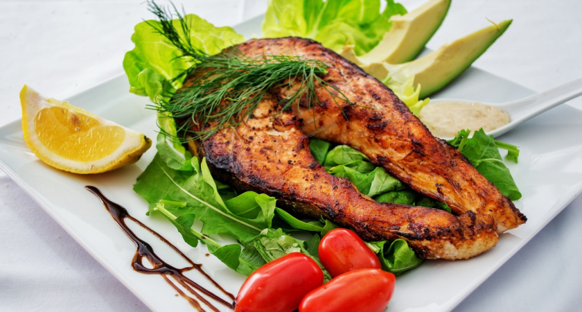 Жарю рыбу на бумаге: хитрость, которая даже хека делает нежнейшим - без панировки и почти без масла 