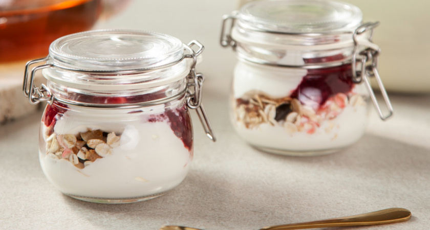 Зачем покупать йогурт в магазине если можно сделать дома без йогуртницы и без закваски: получается дешевле, вкуснее и полезнее