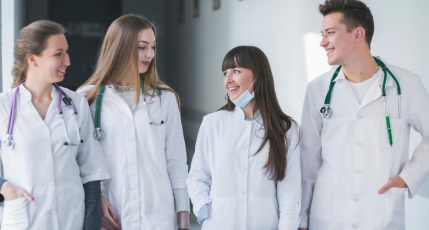 Липецкие медики получат до 50 тысяч рублей в месяц от государства