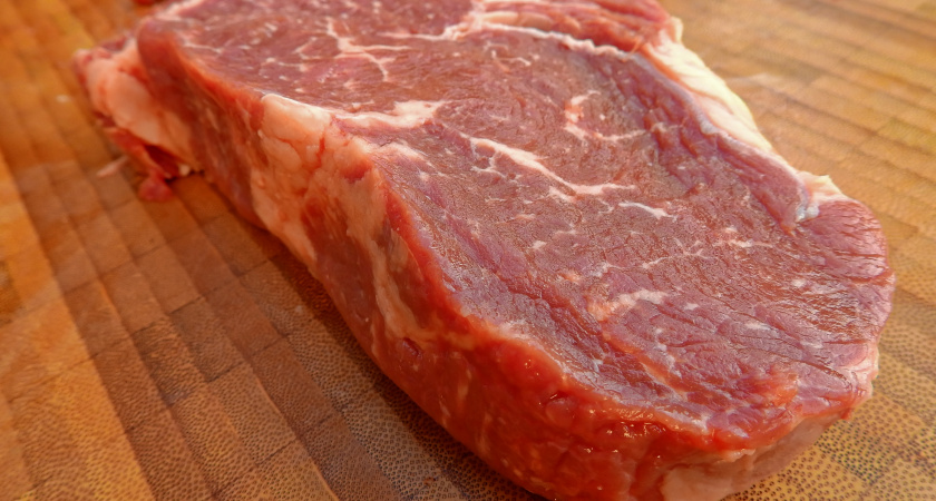 Перестаньте портить мясо: главная ошибка при жарке, о которой нужно забыть навсегда