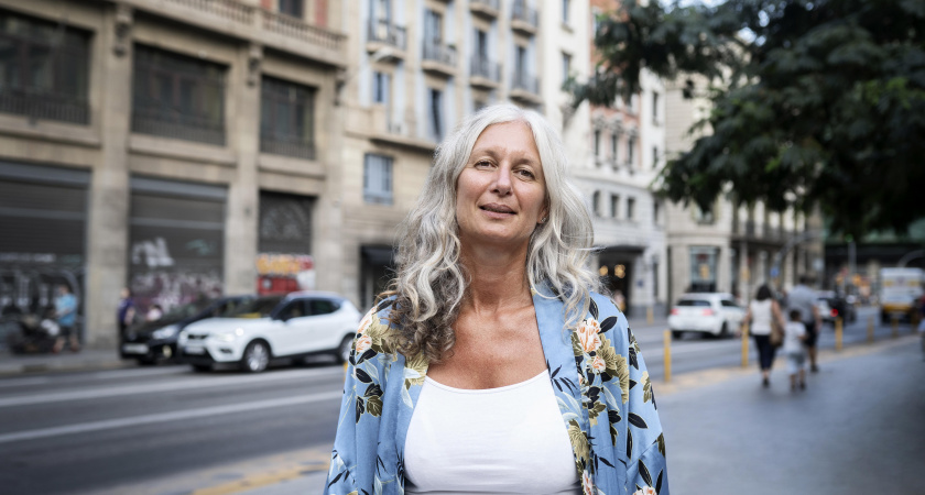 Перестала красить волосы в 45 и пожалела только об одном: почему не сделала это раньше