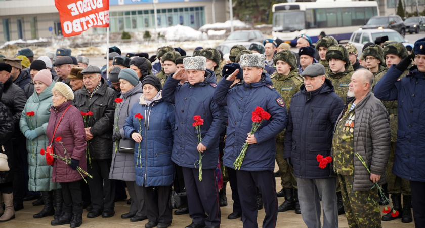 На площади Героев прошел митинг в годовщину вывода войск из Афганистана